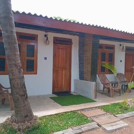 Amila Guest Hotel Trincomalee Buitenkant foto