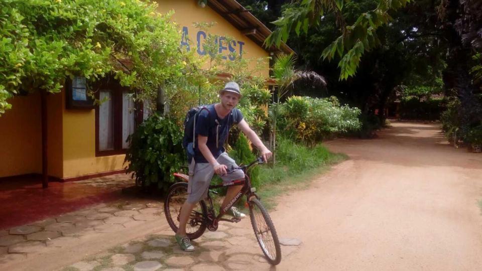 Amila Guest Hotel Trincomalee Buitenkant foto
