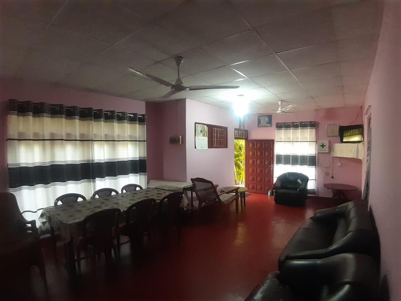 Amila Guest Hotel Trincomalee Buitenkant foto