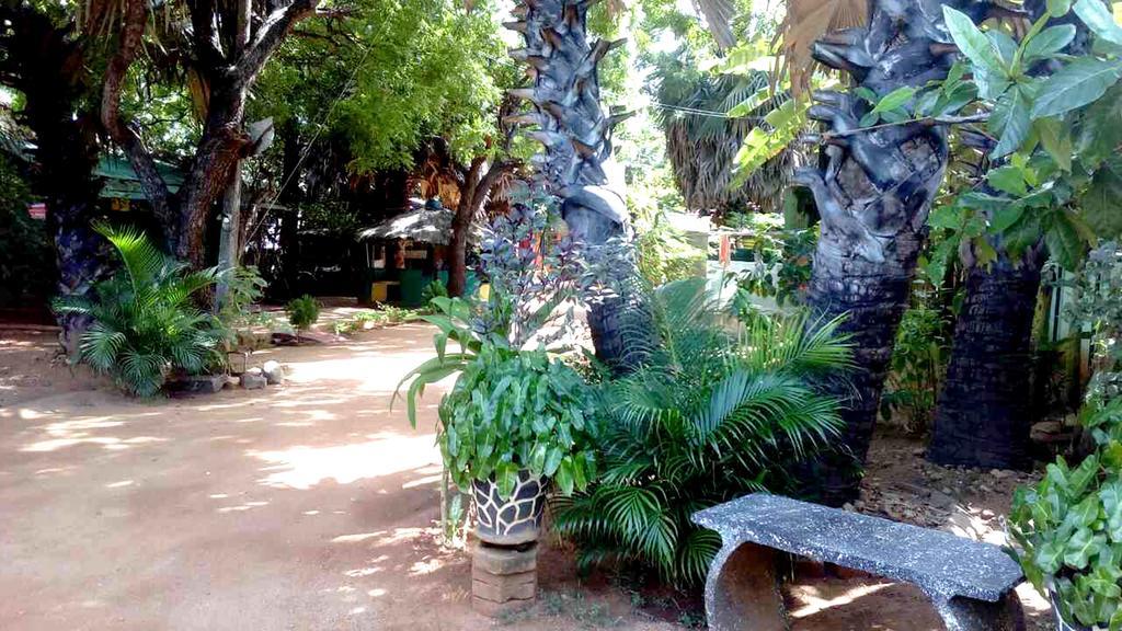 Amila Guest Hotel Trincomalee Buitenkant foto