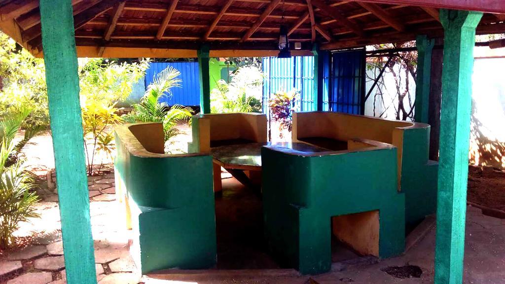 Amila Guest Hotel Trincomalee Buitenkant foto