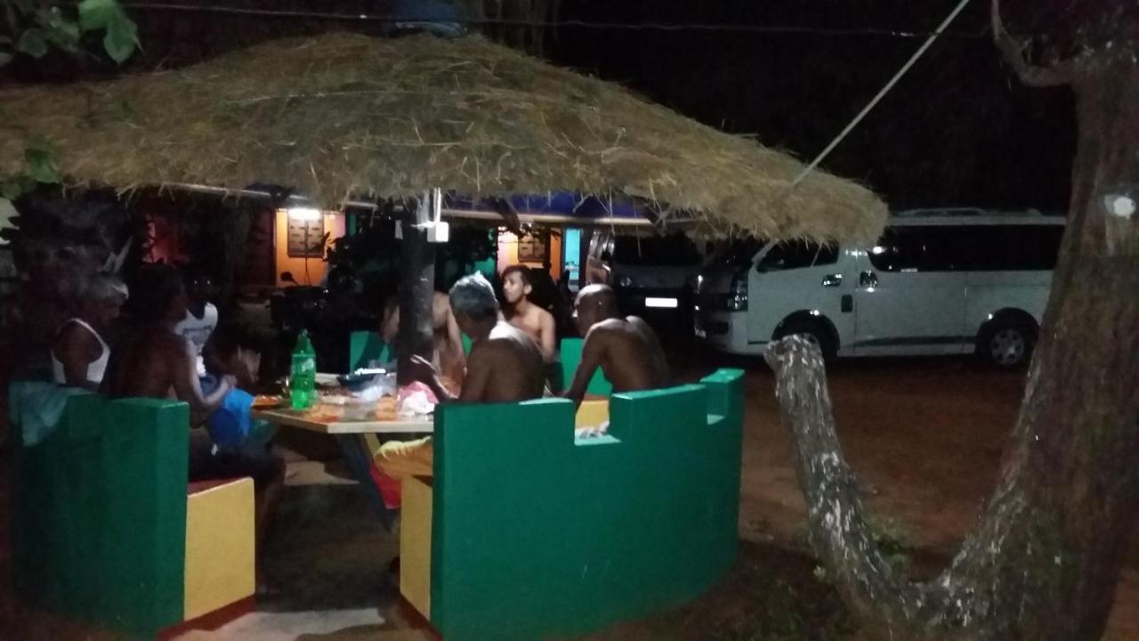 Amila Guest Hotel Trincomalee Buitenkant foto